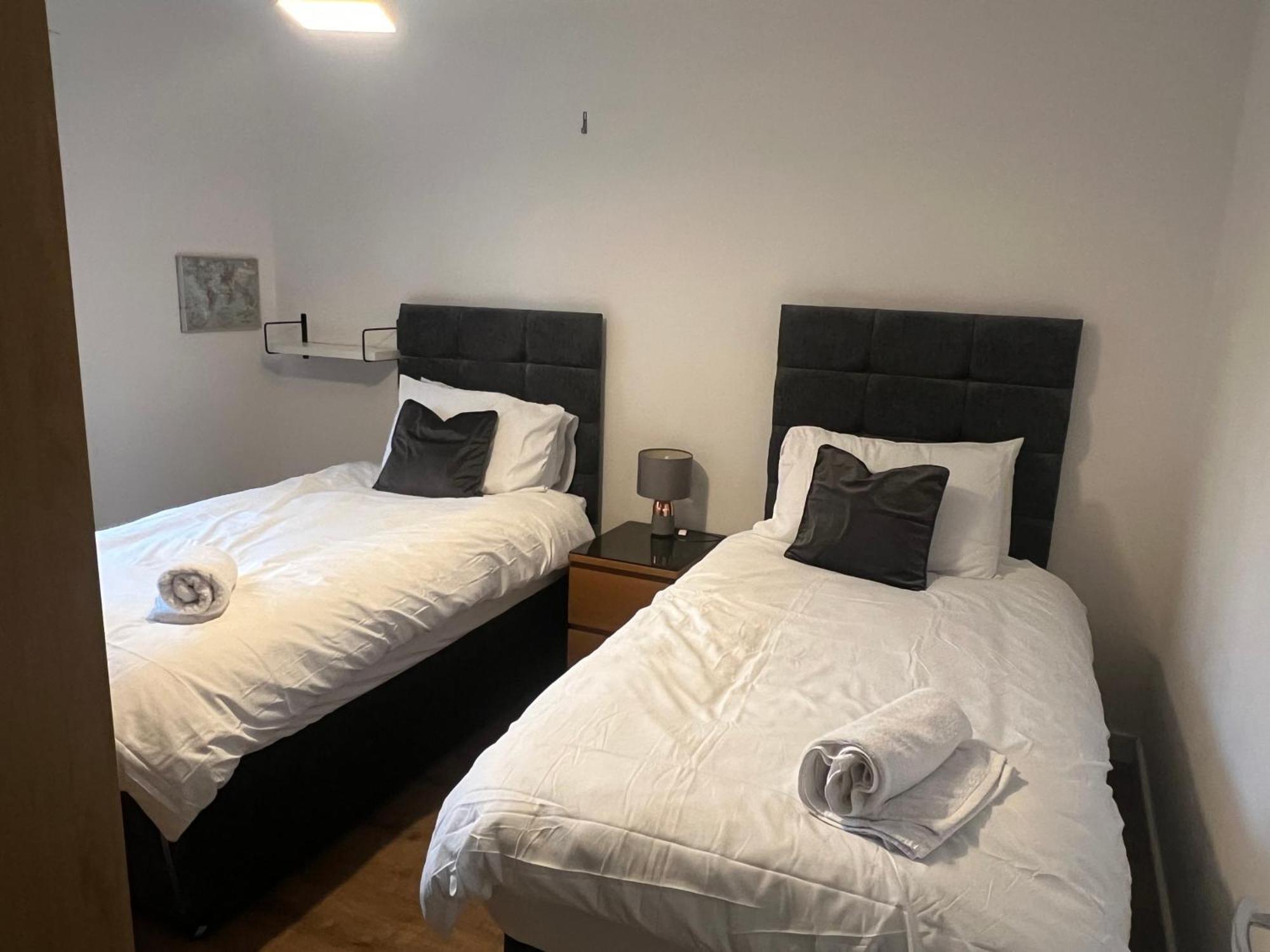 Home Away From Home: Cozy Two Bedroom Apartment Μπάνμπουρι Εξωτερικό φωτογραφία